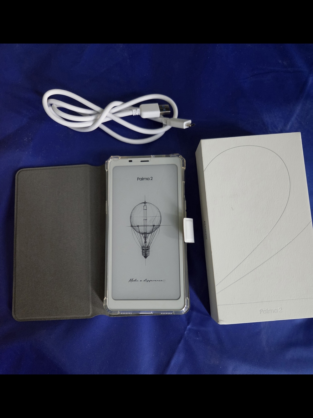BOOX Palma 2 White E-ink Ereader White Case and Cable